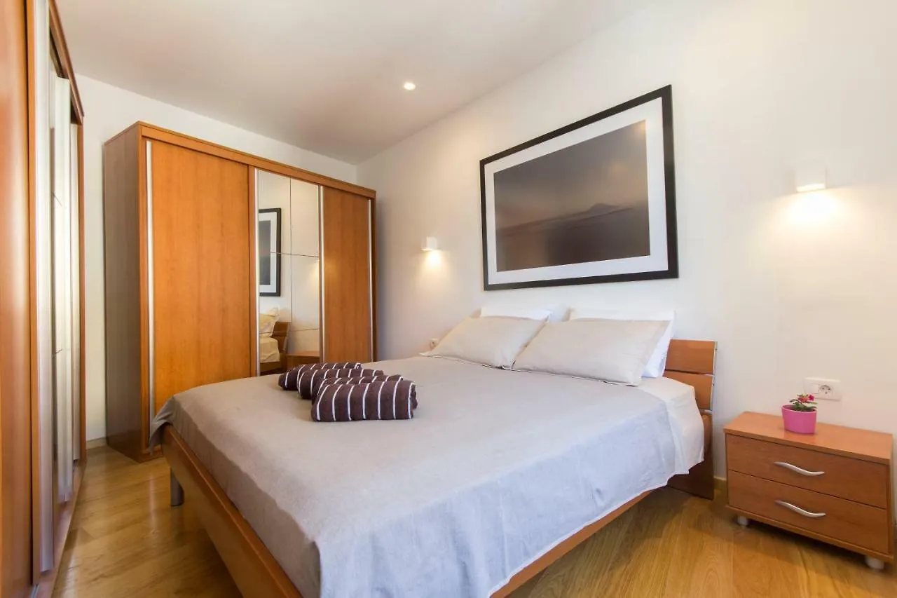 Appartment In Center With Parking Pula Apartment