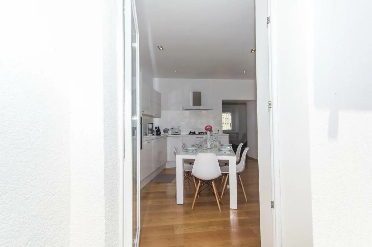 Appartment In Center With Parking Pula Apartment