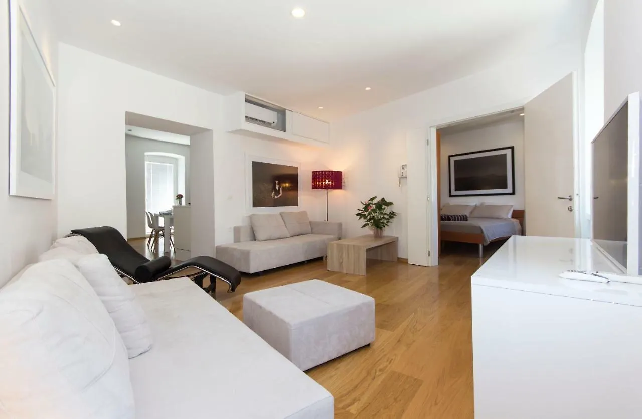 Appartment In Center With Parking Pula Croatia