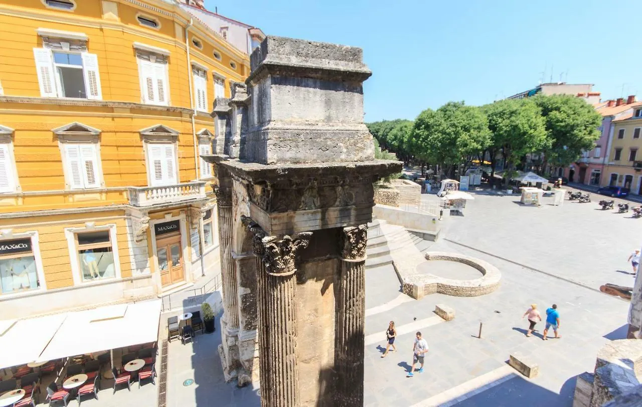 Appartment In Center With Parking Pula